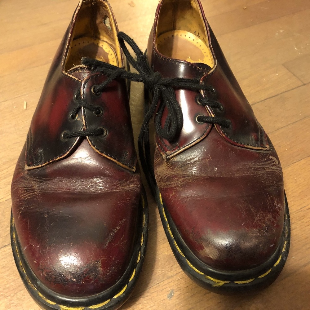 DR. MARTENS' leather, burgundy tie shoes